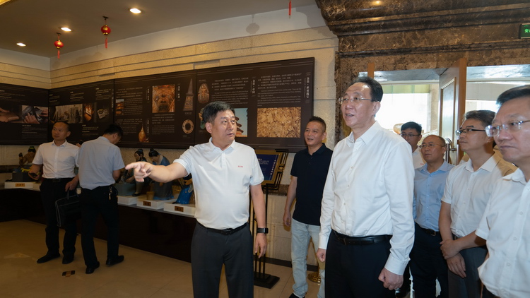 （4）2024年7月16日，云南省副省长王正英一行来金箔拼搏(中国)调研 - 副本.jpg